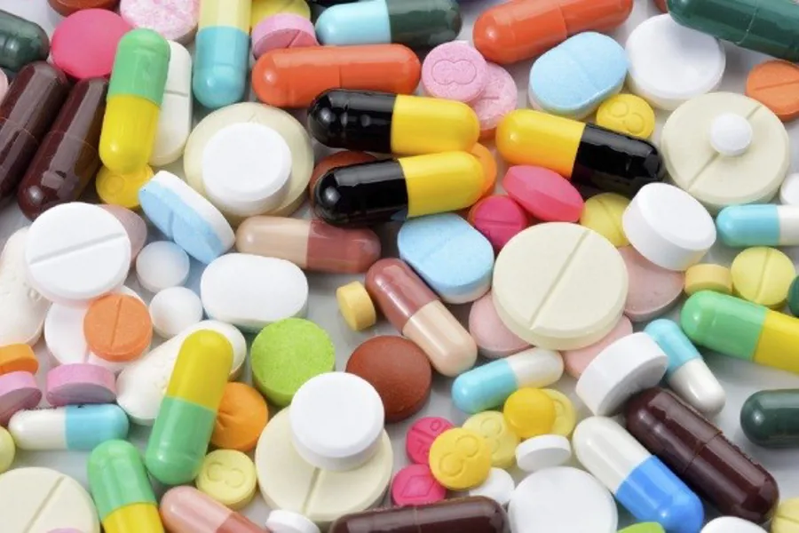 En haug med piller i forskjellige farger