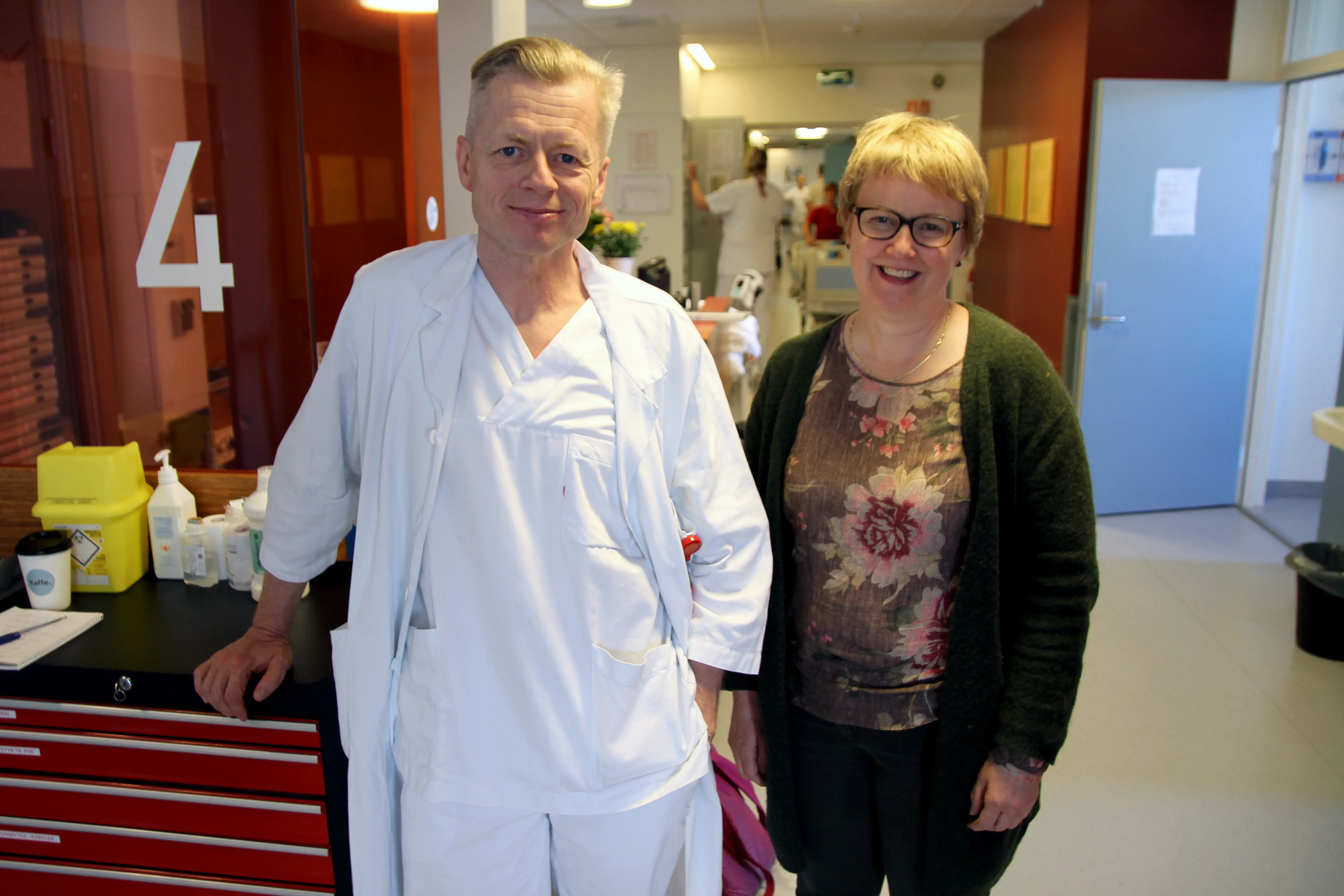 Overlege Lars Gunnar Johnsen ved ortopedisk avdeling og avdelingssjef for geriatri, Ingvild Saltvedt. Foto: Elling F. Snøfugl