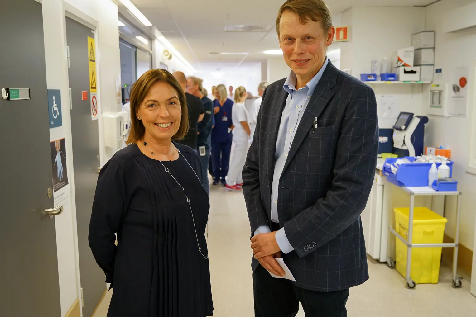 Administrerende direktør Grethe Aasved og klinikksjef Tom Christian Martinsen på åpningen