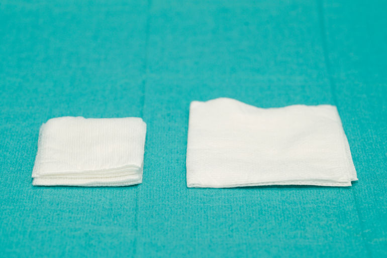 Et par hvite håndklær